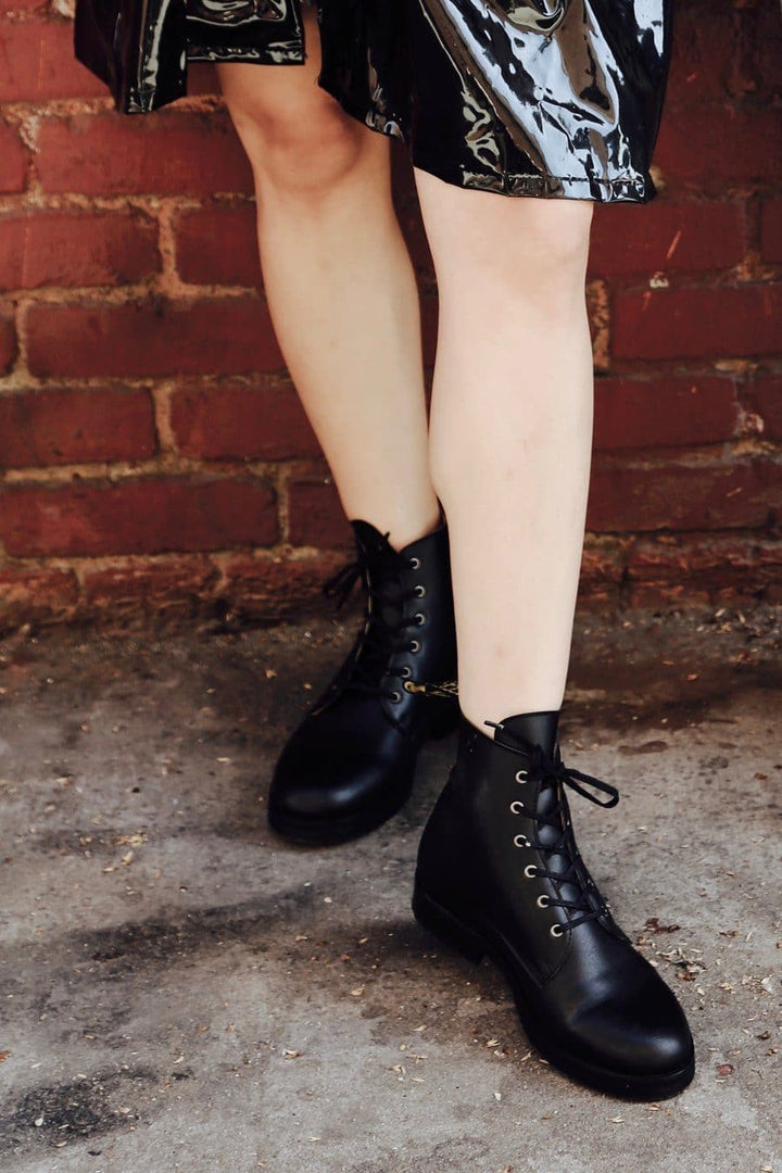 'Blaze' vegan 🍎 apple-leather ankle lace-up boot by Good Guys - black - Vegan Style
