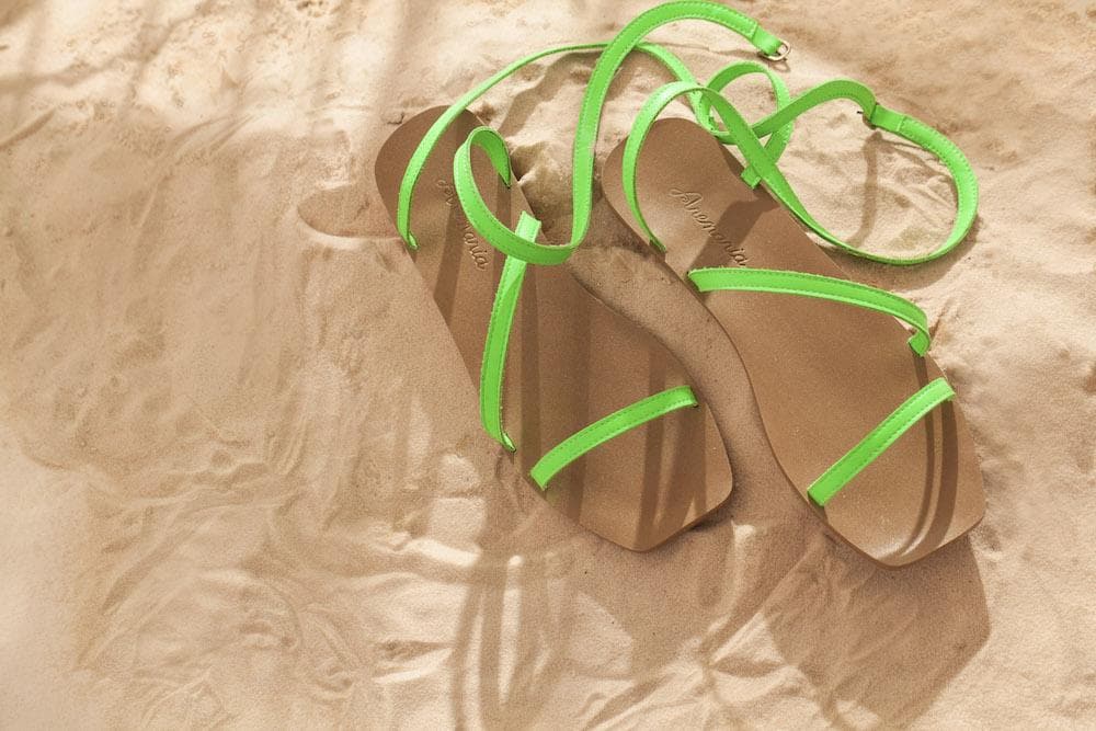 Flat vegan sandal by Arenaria - green